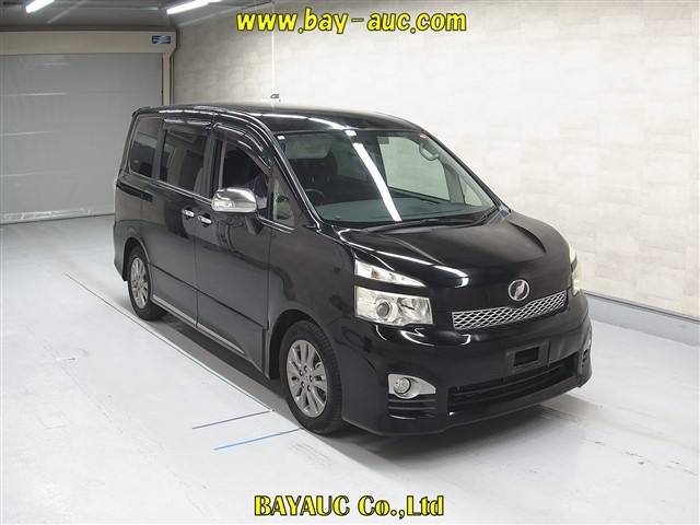 TOYOTA VOXY 2012