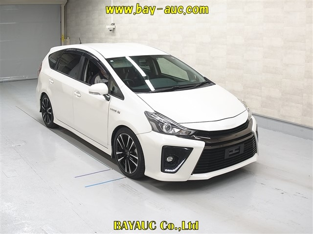 TOYOTA PRIUS ALPHA 2016