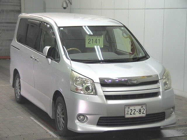 TOYOTA NOAH 2009