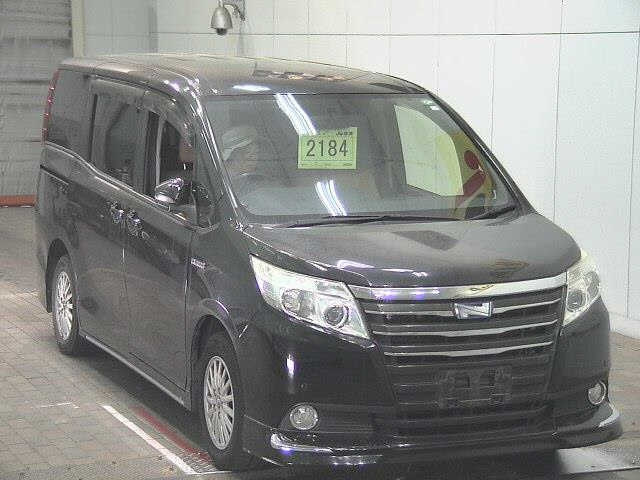 TOYOTA NOAH 2014