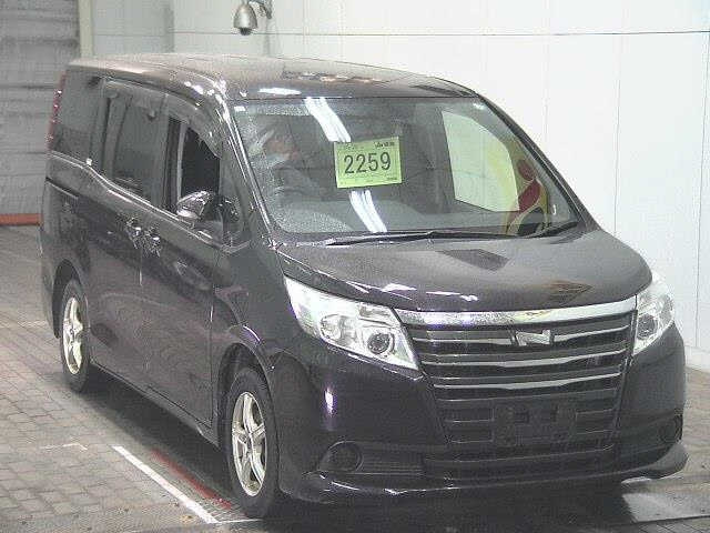 TOYOTA NOAH 2015