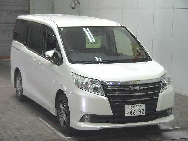 TOYOTA NOAH