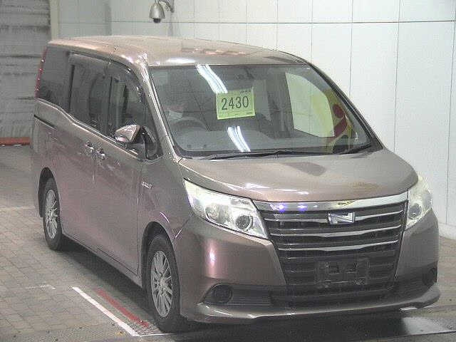 TOYOTA NOAH 2014