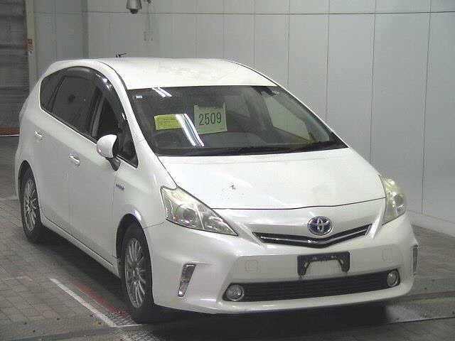 TOYOTA PRIUS ALPHA 2012