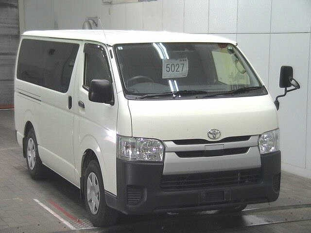 TOYOTA HIACE VAN 2020