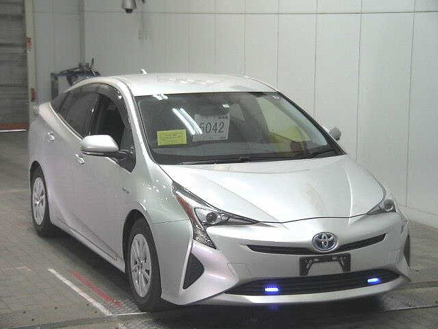 TOYOTA PRIUS 2017