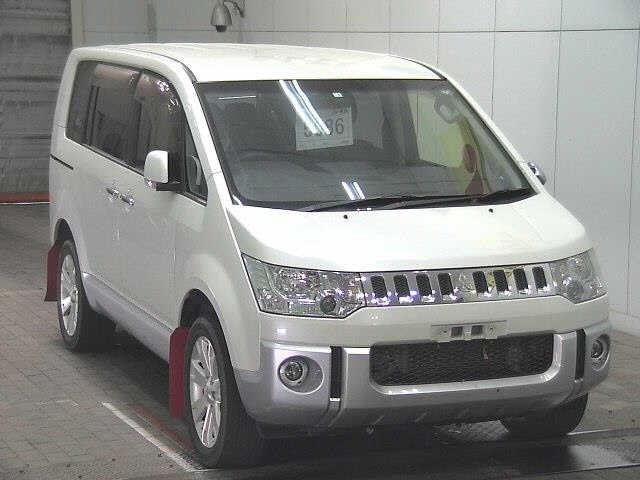 MITSUBISHI DELICA D5