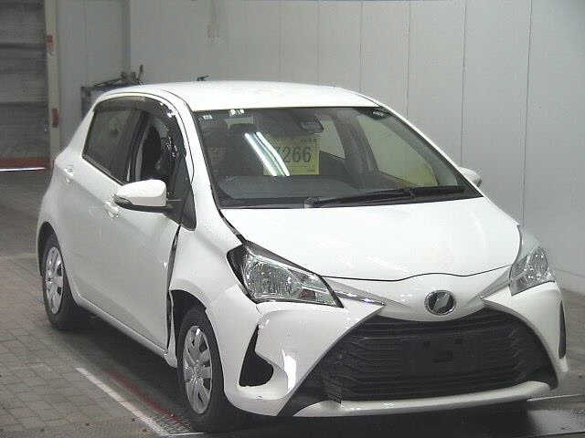 TOYOTA VITZ 2017
