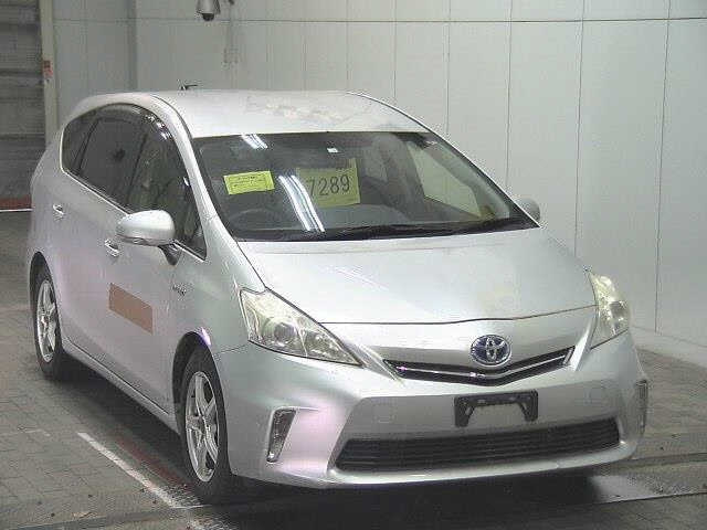 TOYOTA PRIUS ALPHA 2012