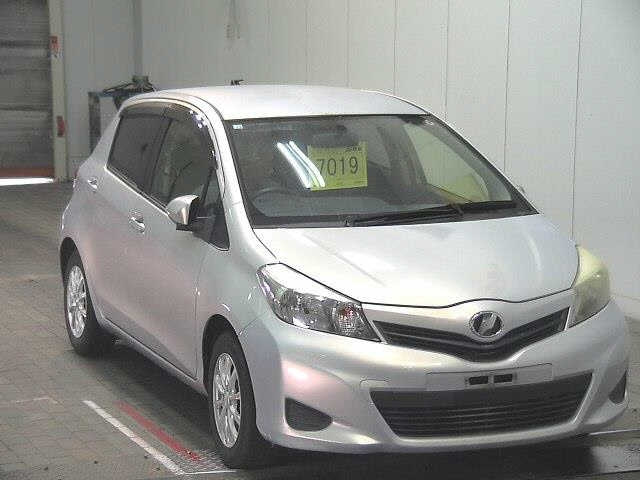 TOYOTA VITZ 2012