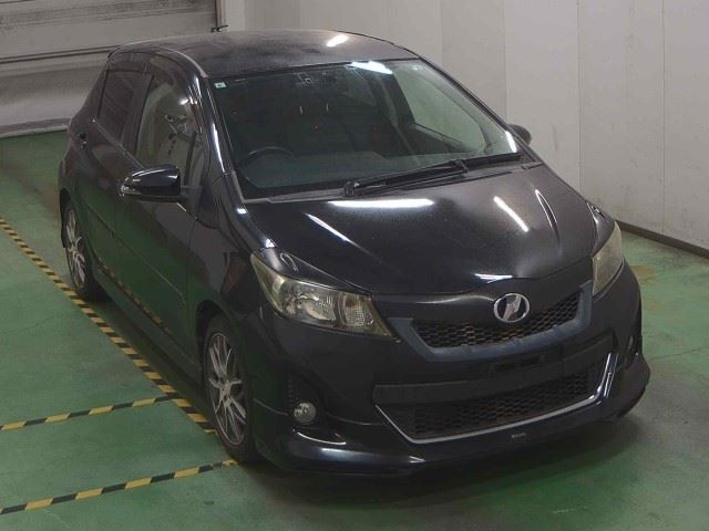 TOYOTA VITZ 2011