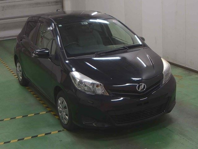 TOYOTA VITZ 2012