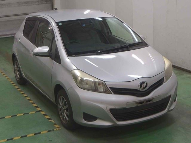 TOYOTA VITZ 2013