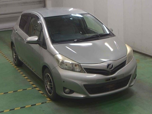 TOYOTA VITZ 2012