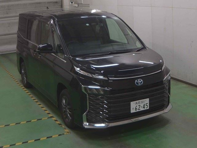 TOYOTA VOXY 2022