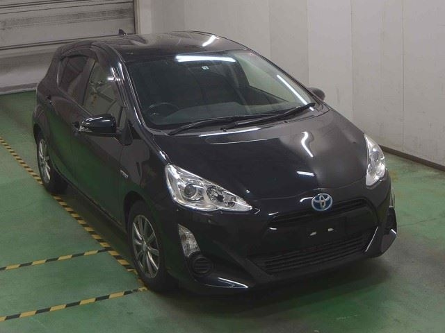 TOYOTA AQUA 2016