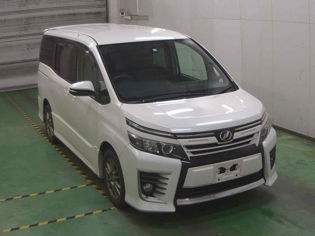 TOYOTA VOXY 2014
