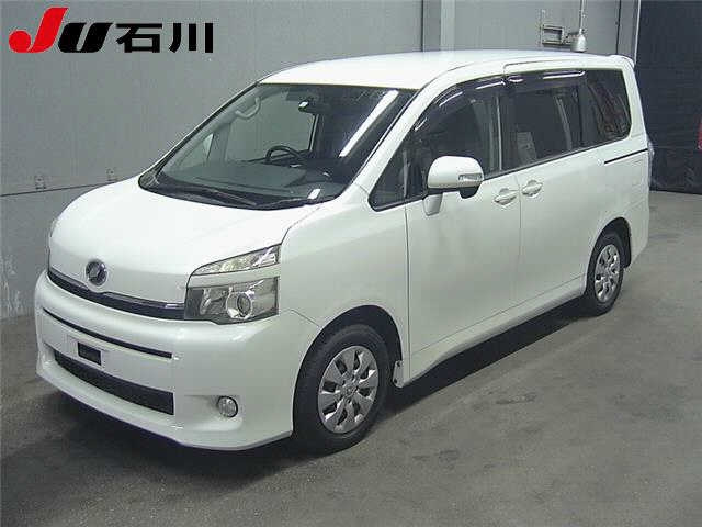 TOYOTA VOXY 2010