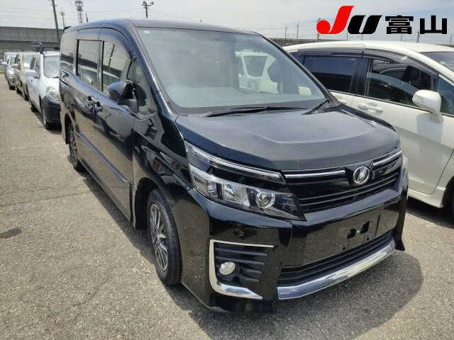 TOYOTA VOXY 2014