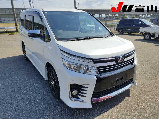 TOYOTA VOXY 2015