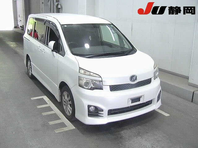 TOYOTA VOXY 2010