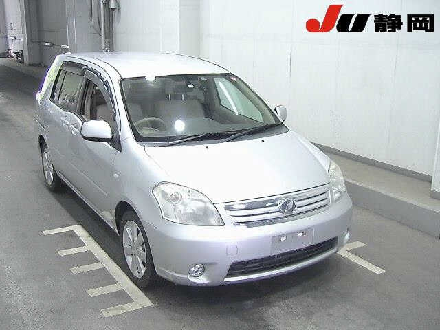 TOYOTA RAUM 2010