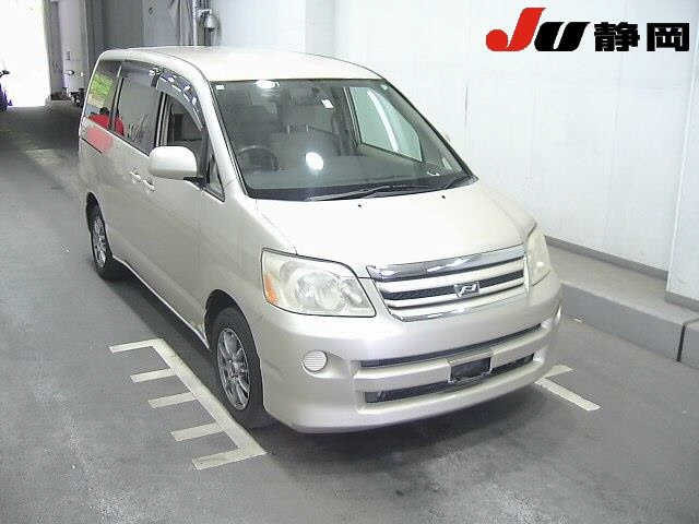 TOYOTA NOAH 2005