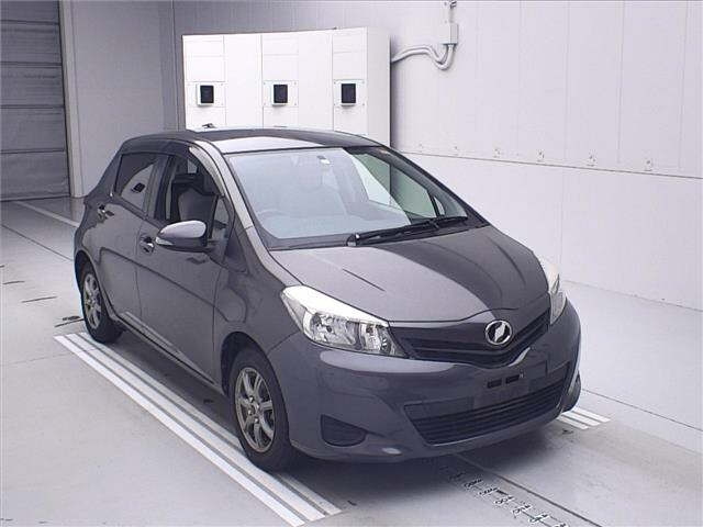 TOYOTA VITZ 2013