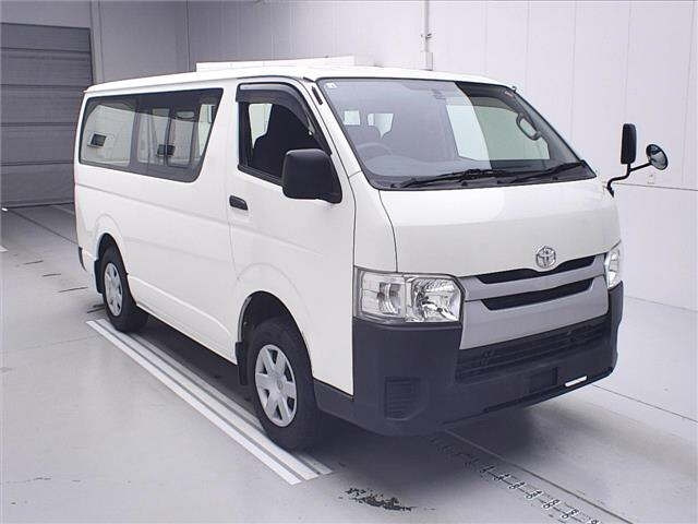 TOYOTA HIACE VAN 2016