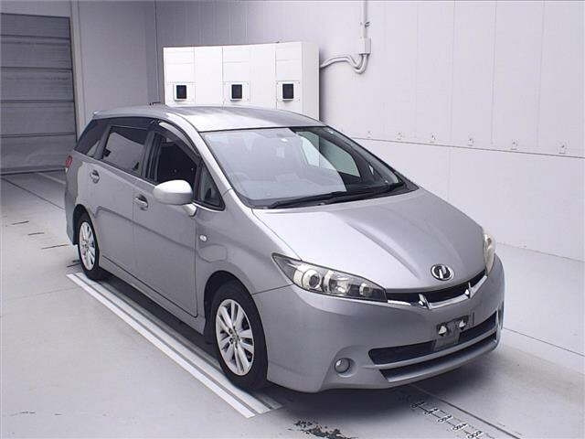 TOYOTA WISH 2010