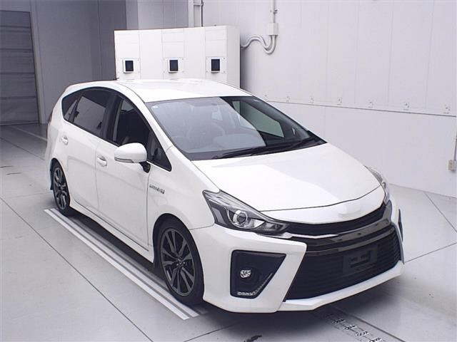 TOYOTA PRIUS ALPHA 2016