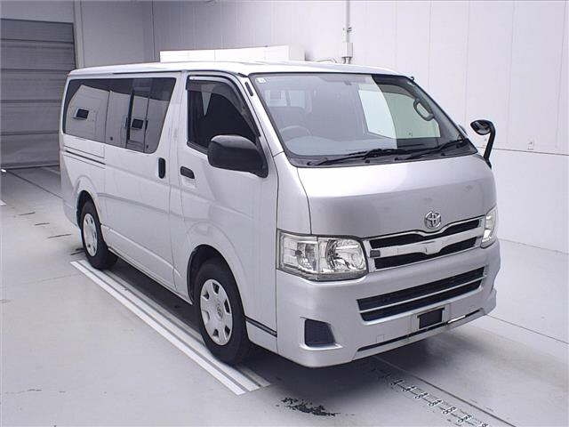 TOYOTA HIACE VAN 2013