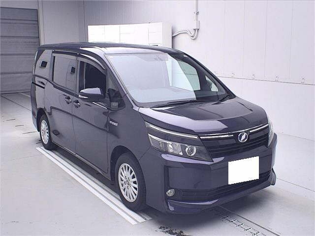TOYOTA VOXY 2014