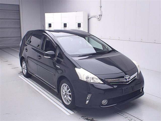 TOYOTA PRIUS ALPHA 2011
