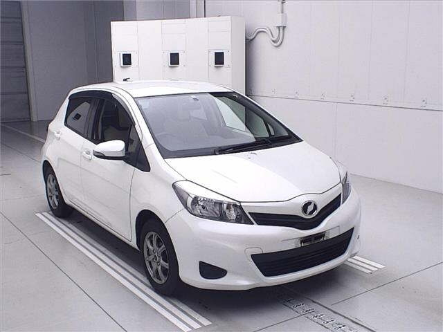 TOYOTA VITZ 2012