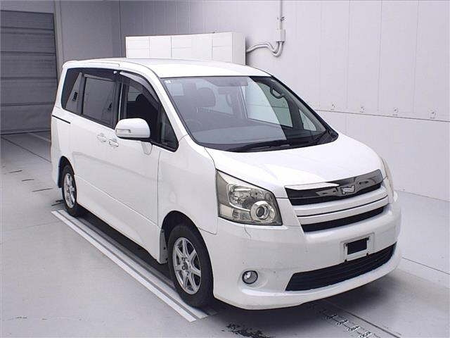 TOYOTA NOAH 2009