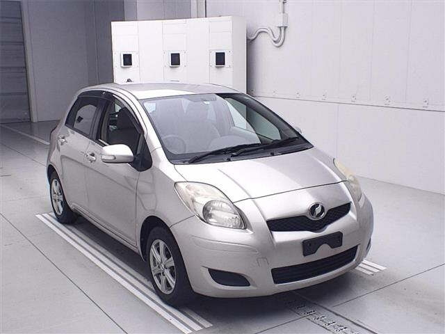 TOYOTA VITZ 2010