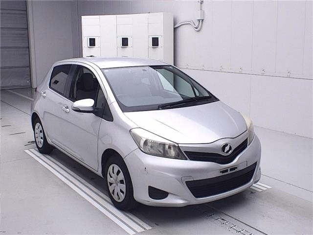 TOYOTA VITZ 2011