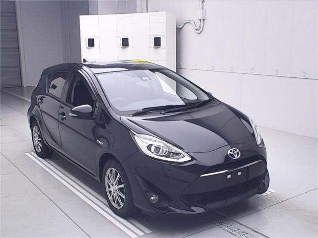 TOYOTA AQUA 2017