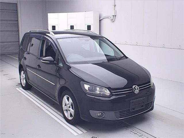 VOLKSWAGEN GOLF TOURAN