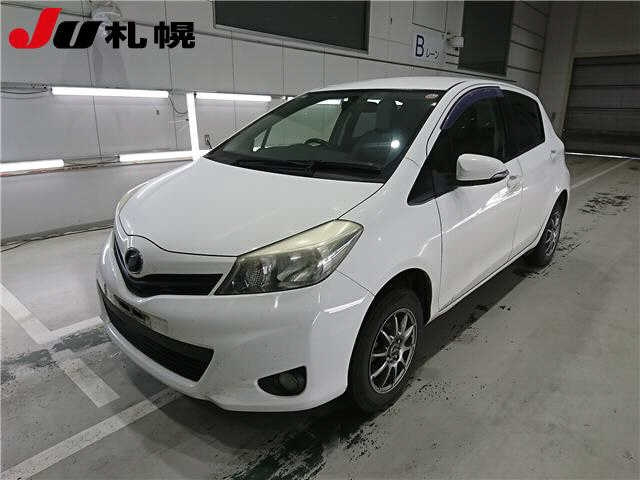 TOYOTA VITZ 2013