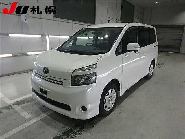 TOYOTA VOXY 2010