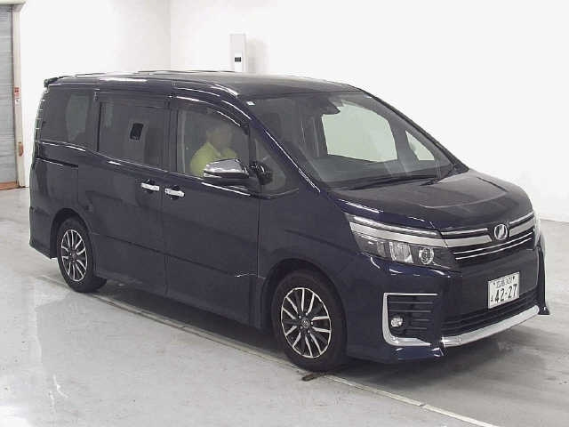 TOYOTA VOXY 2017