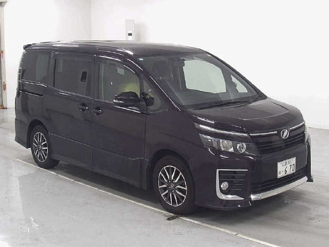 TOYOTA VOXY 2014
