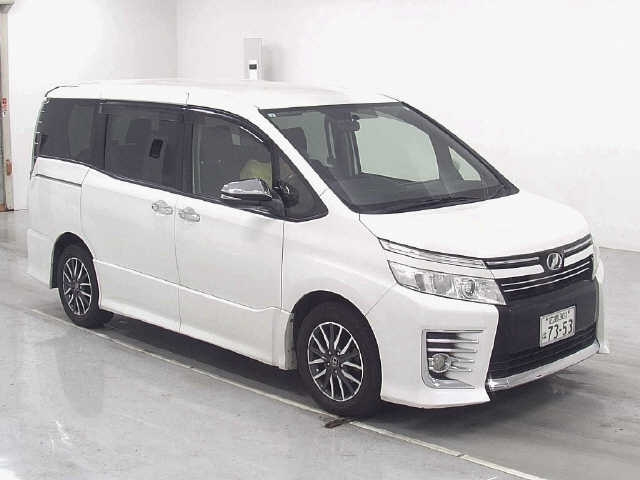 TOYOTA VOXY 2015