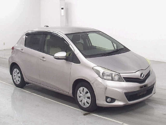 TOYOTA VITZ 2012