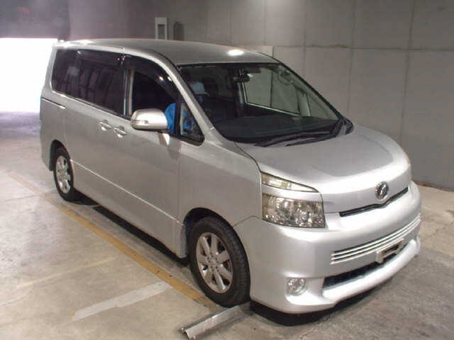 TOYOTA VOXY 2008