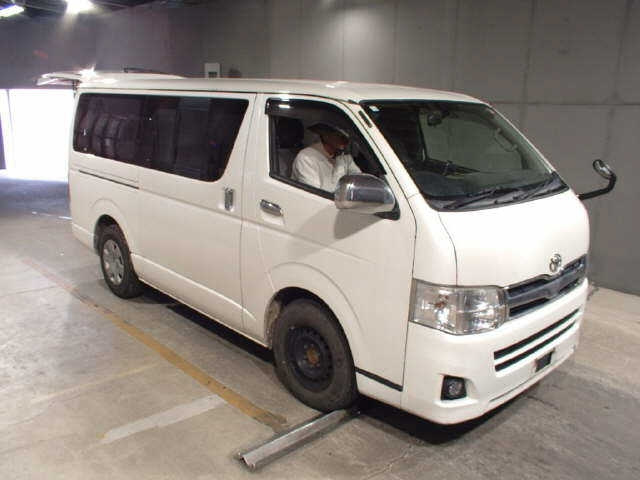 TOYOTA HIACE VAN
