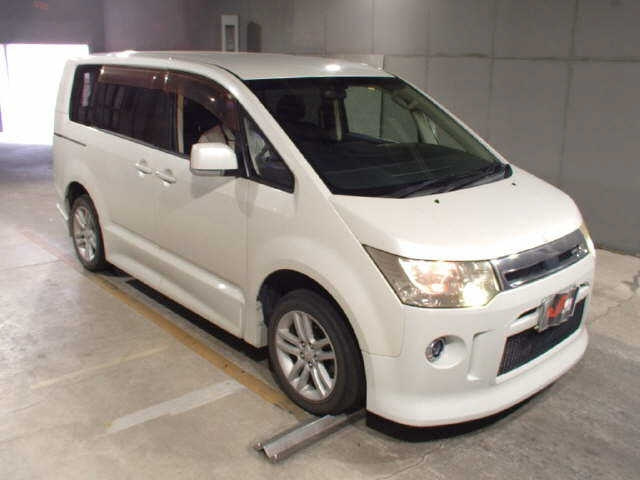 MITSUBISHI DELICA D5 2009