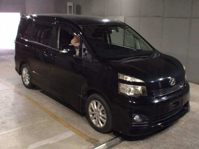 TOYOTA VOXY 2010